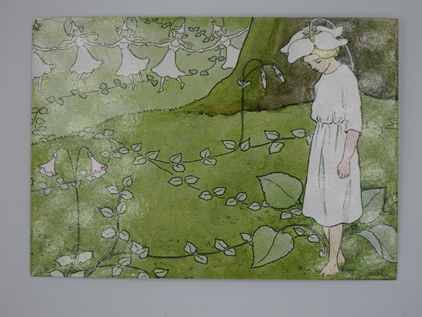 Waldorf Postkarte mit Blumenmädchen und tanzenden Feen von Elsa Beskow im Frühling