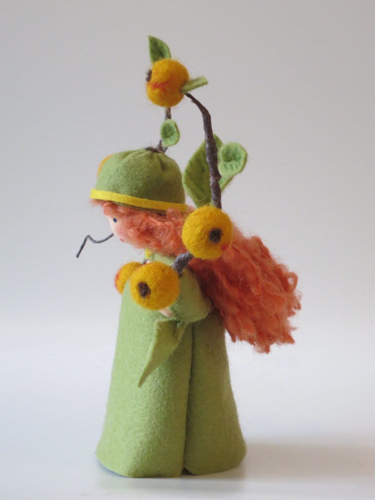 Apfel Kind - handgefertigtes Blumenkind - Art. HE48