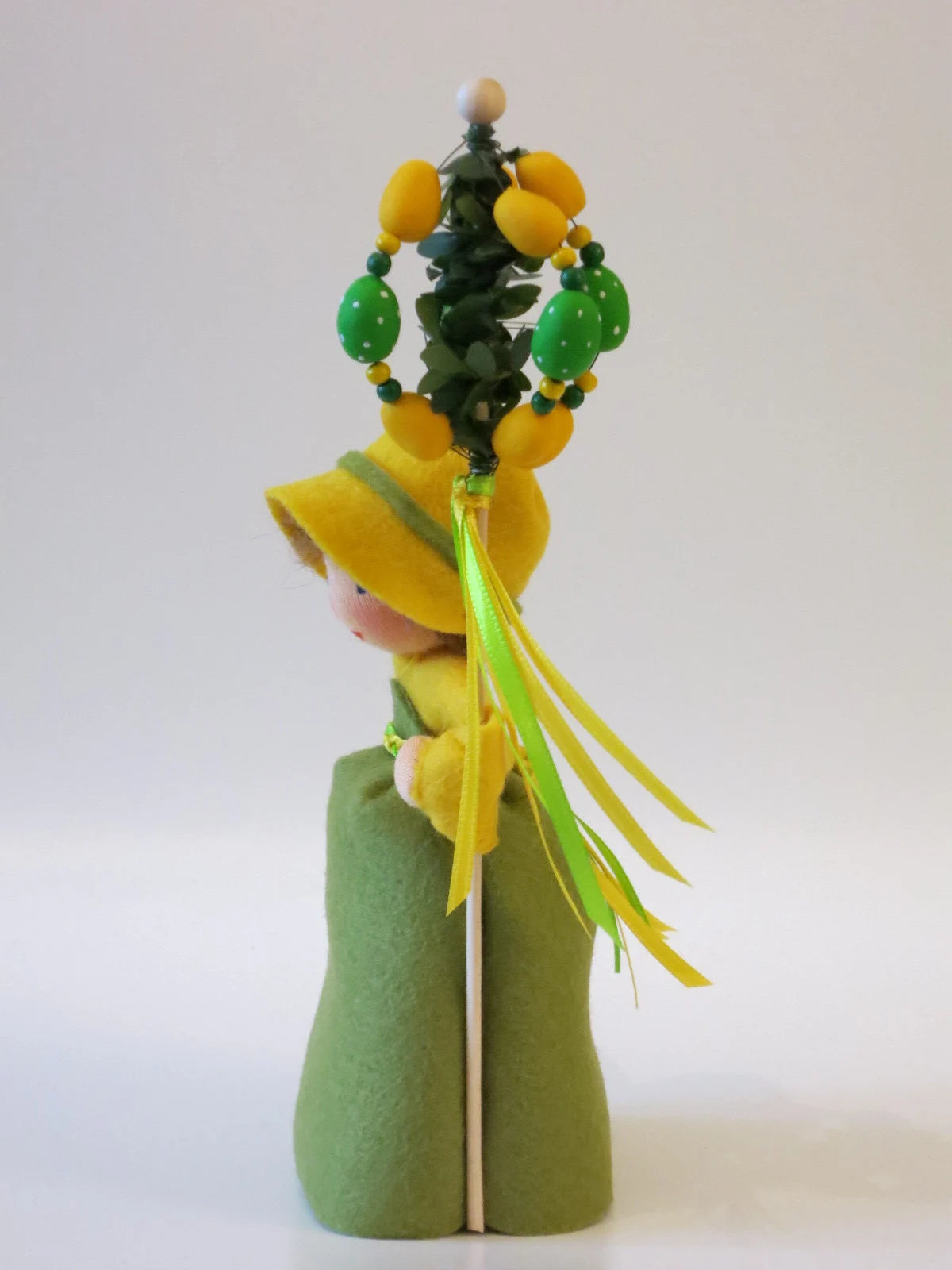 Mädchen mit Osterbaum - Püppchen für den Jahreszeitentisch - Art. FR34
