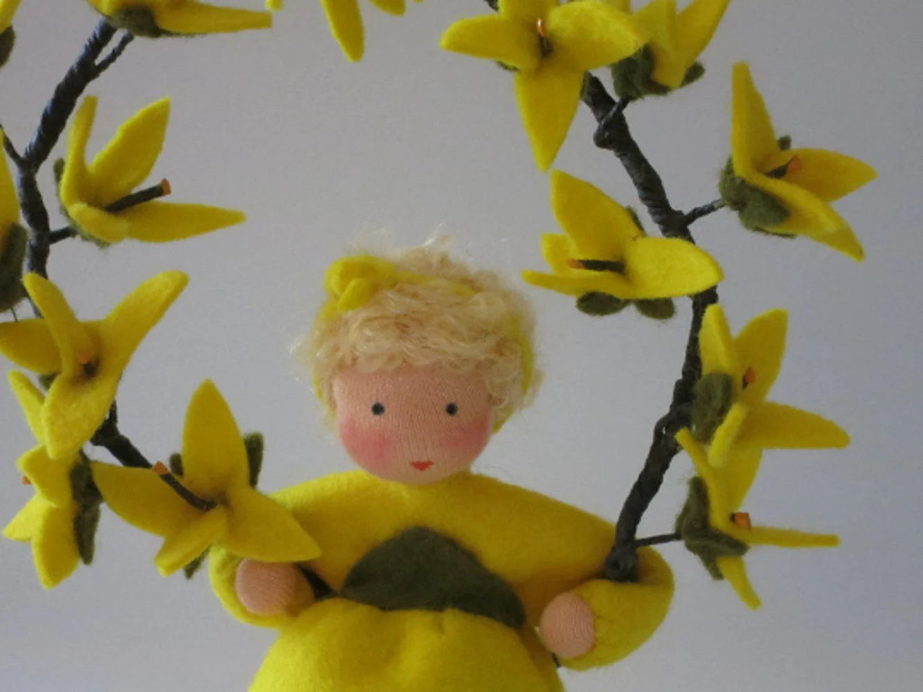 Forsythie - Blumenkind für den Jahreszeitentisch - Handgefertigt -  Art. FR43