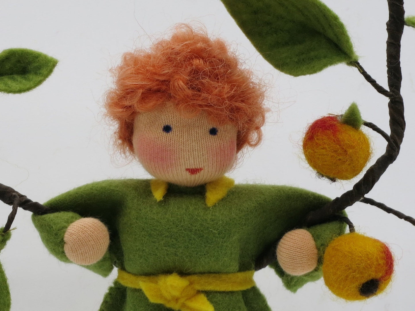 Apfel Kind - handgefertigtes Blumenkind - Art. HE48