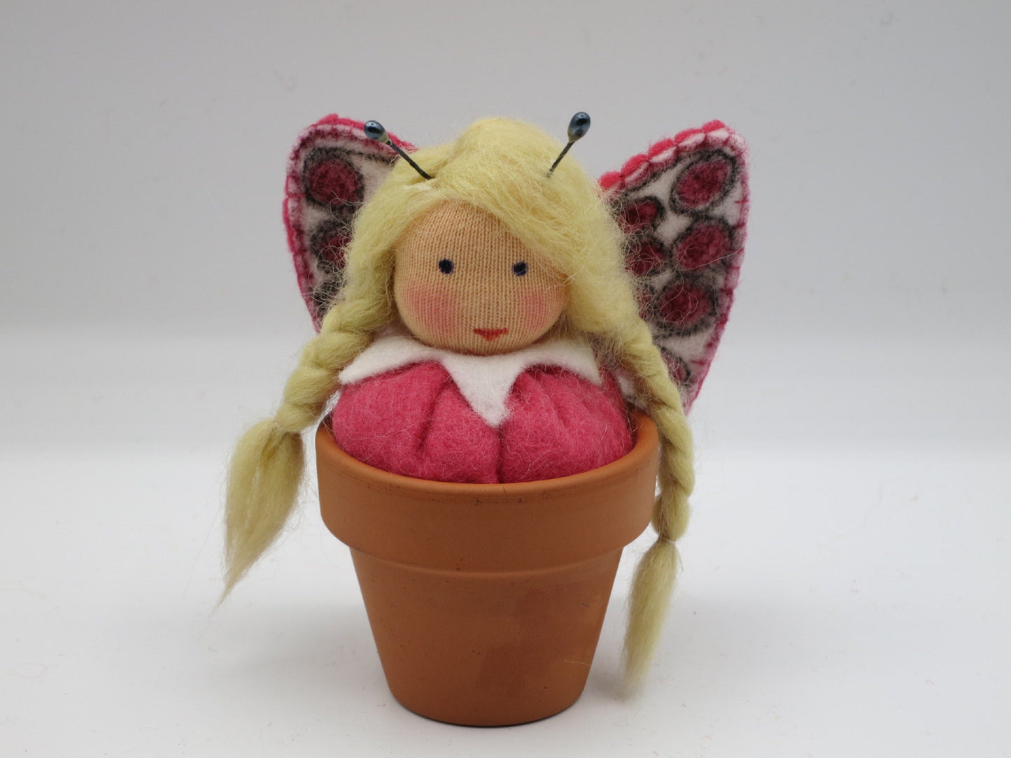 Schmetterling im Töpfchen- Waldorf -Blumenkind - Jahreszeitentisch- Art. SO93