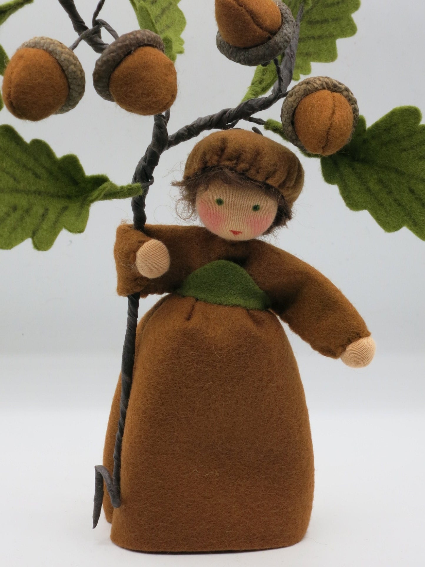 Eichel Kind - handgefertigtige Blumenkinder - Art. HE36