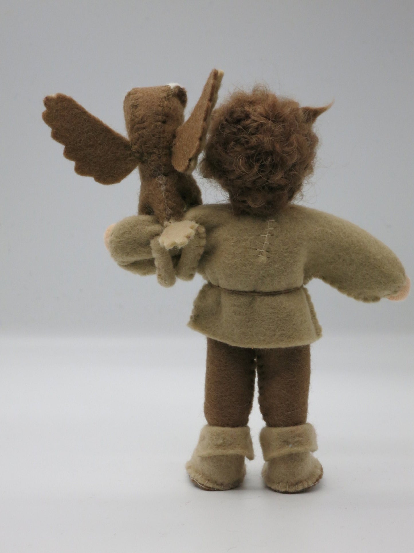 Junge mit Eule - Jahreszeitentisch - Art. HE14