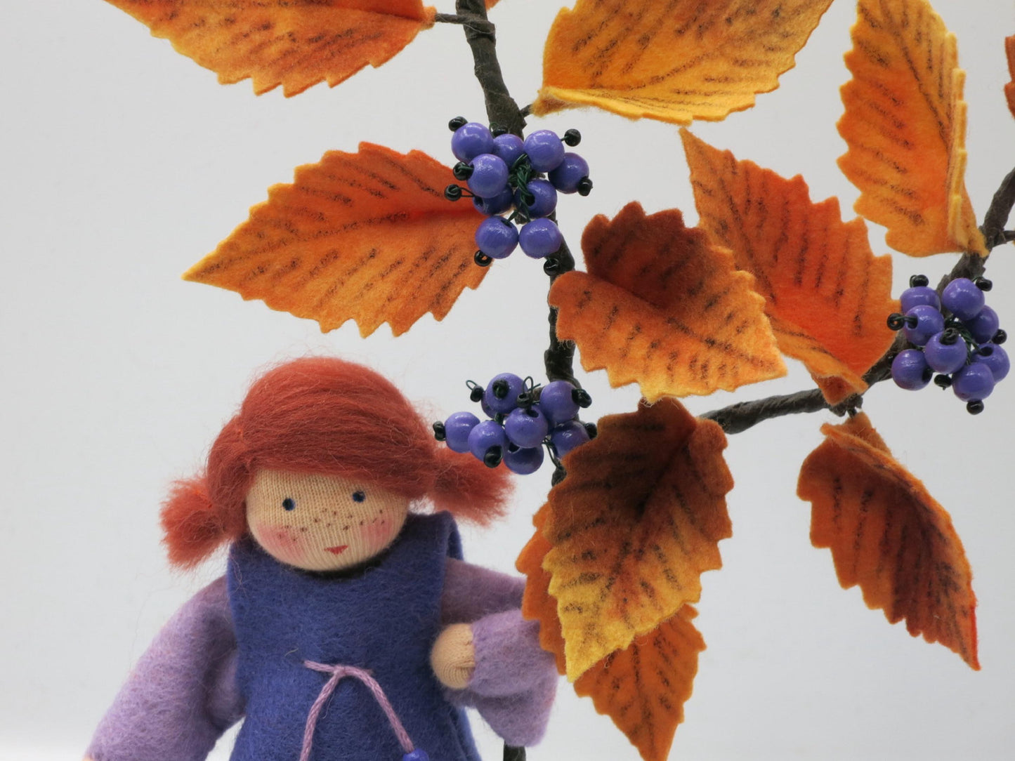 Herbstlicher Liebesperlenstrauch - Schönfrucht -Blumenkind für den Jahreszeitentisch - Art. HE55