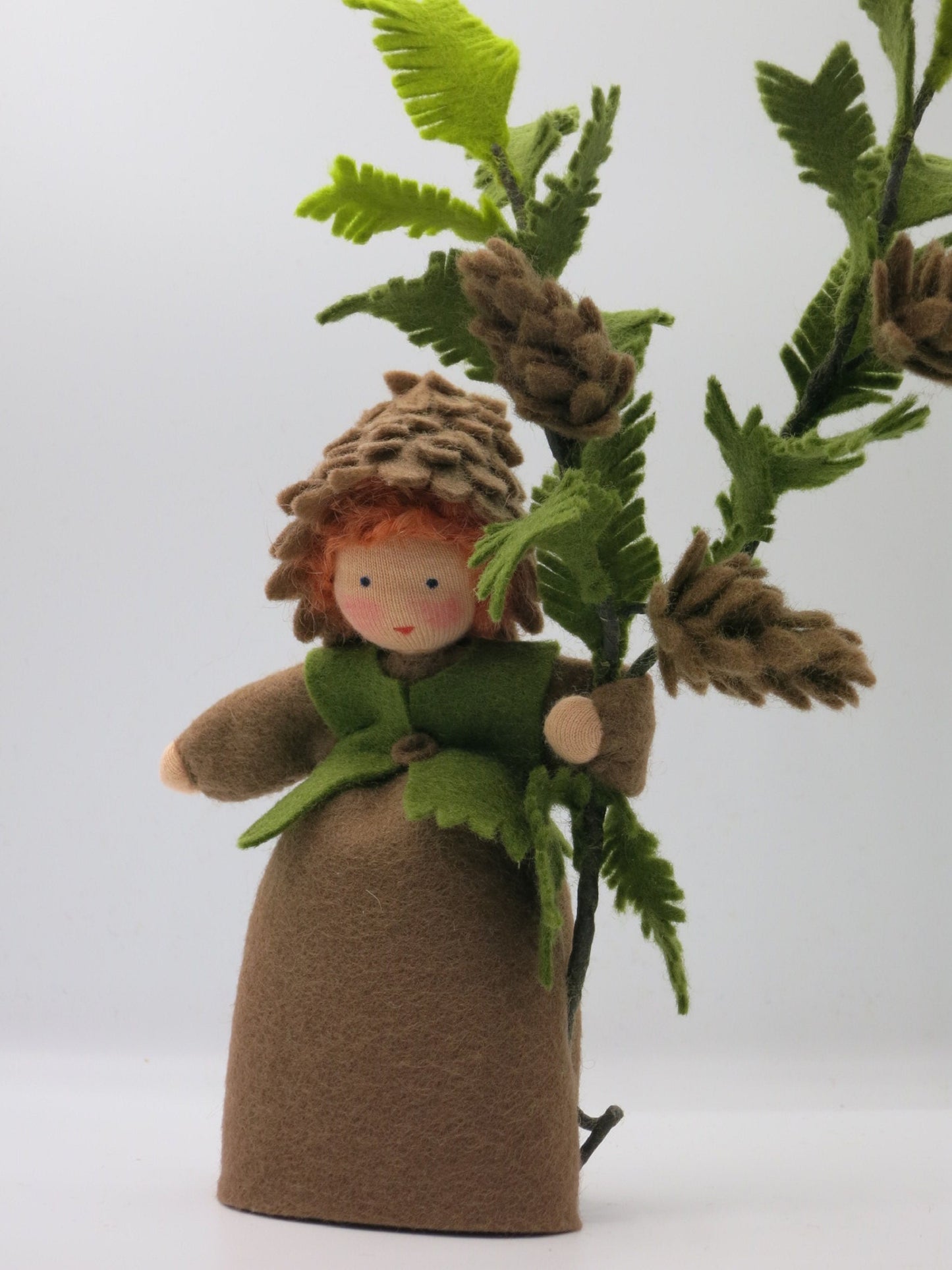 Tannenzapfen Kind - handgefertigtes Blumenkinder - Art. HE26