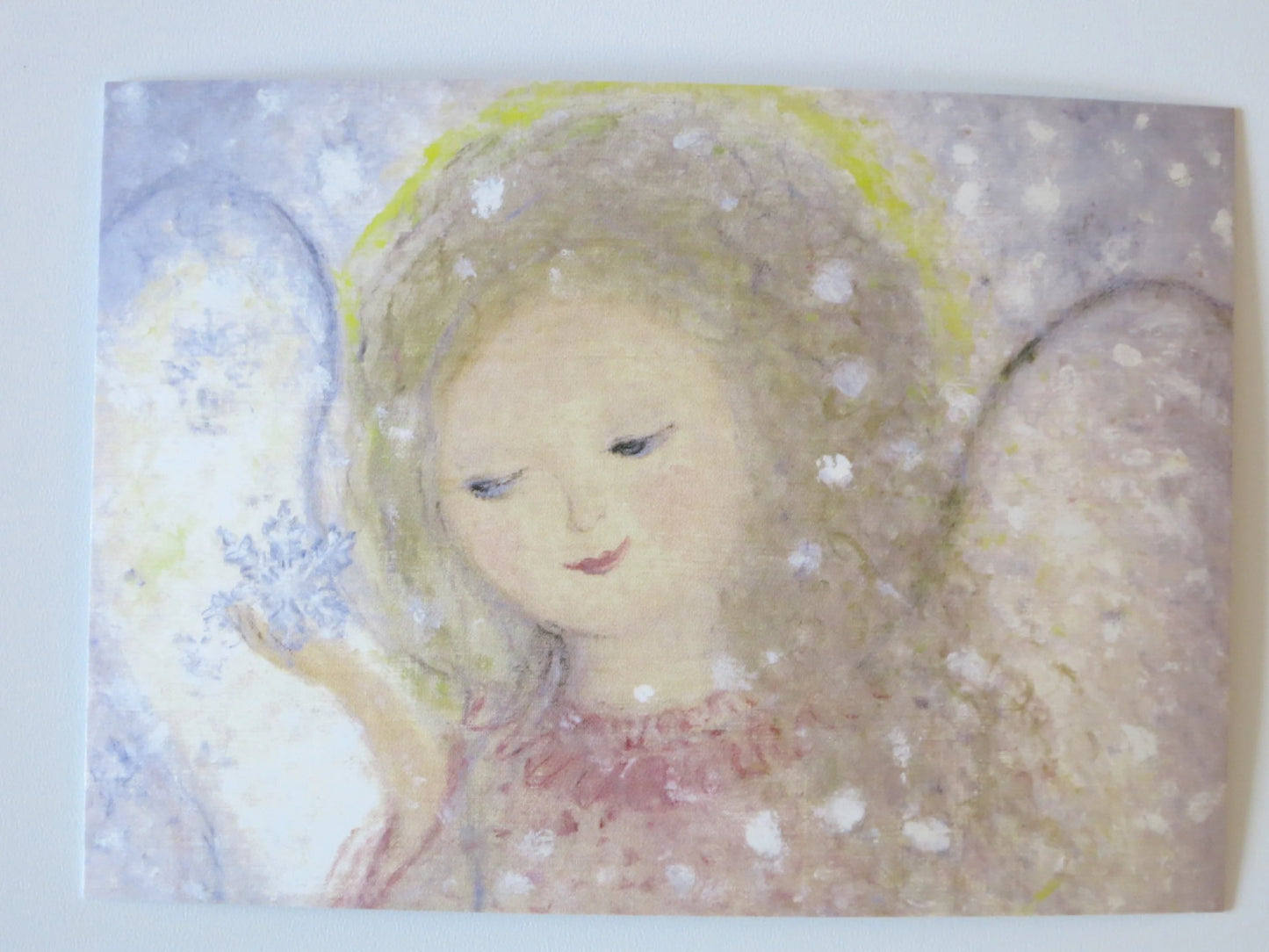 Januar Engel Kunst-Postkarte – Engel hält eine Schneeflocke, Eriena Blaffert, Jahreszeitentisch