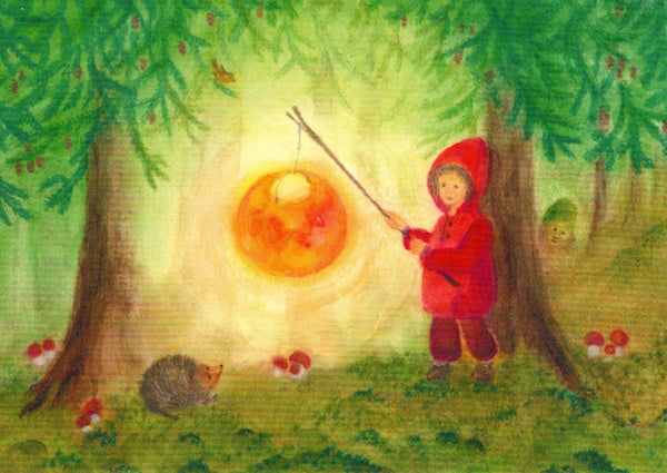 Postkarte Laternenmädchen mit Kugellaterne und Igel im Novemberwald, Anke Christel-Weidemann, Art. PKHE10