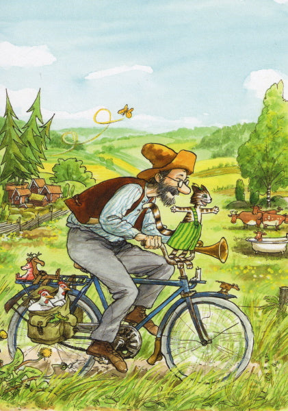 Postkarte Pettersson fährt Fahrrad von S. Nordqvist: Pettersson radelt mit Findus auf dem Lenker und Hühnern im Korb