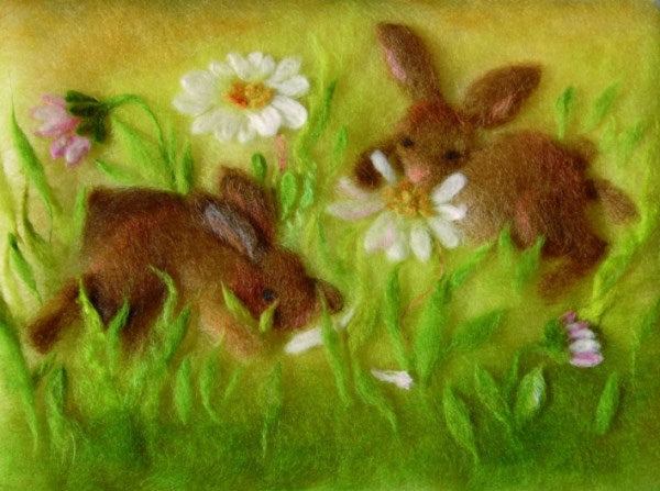 Waldorf Postkarte Kaninchen von Franziska Sertori-Kopp: Hasen als Nadelfilzbild aus Wolle