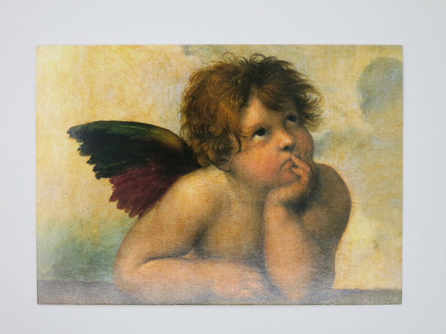 Nahaufnahme des zweiten Engels aus Raffaels Sixtinischer Madonna, Kinn auf die Hand gestützt – Engel PKGR44