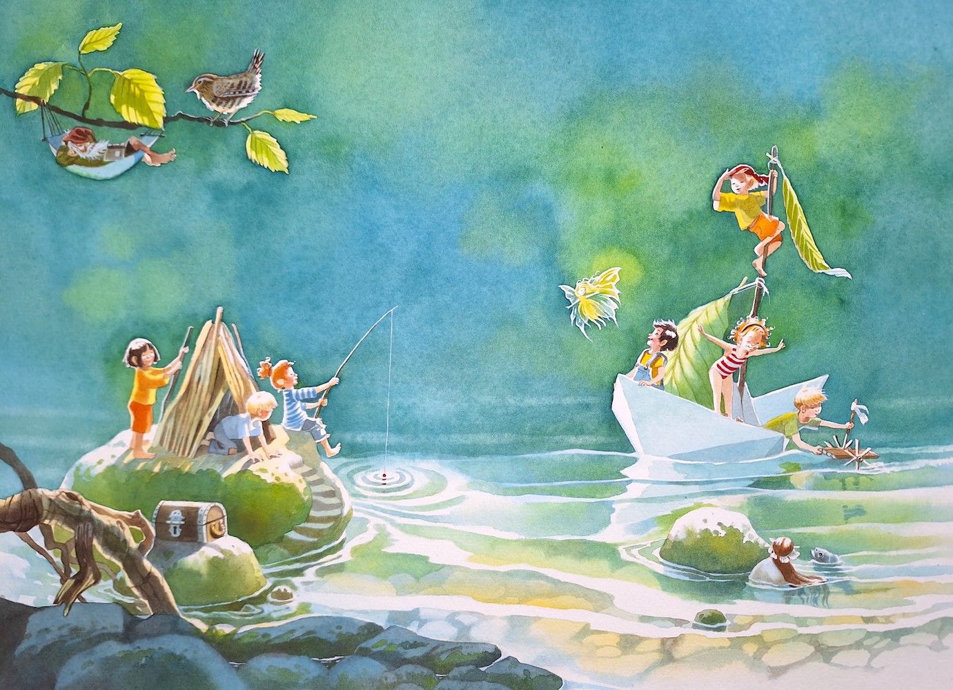 Waldorf Postkarte Raus gehen von Doris Eisenburger: Kinder mit Papierboot, Hütte und Fee am Teich