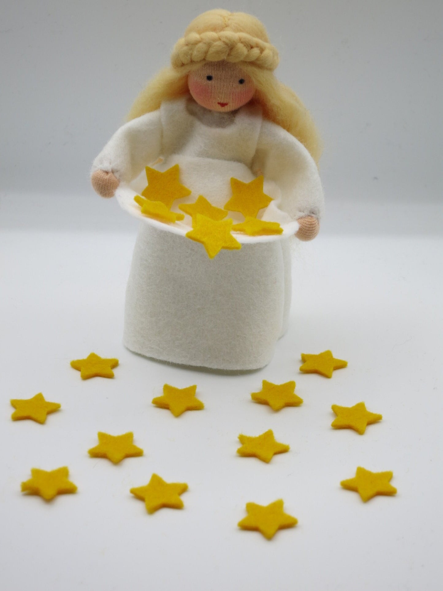 Sterntaler Blumenkind Märchenfigur für den Jahreszeitentisch, Art. WI32