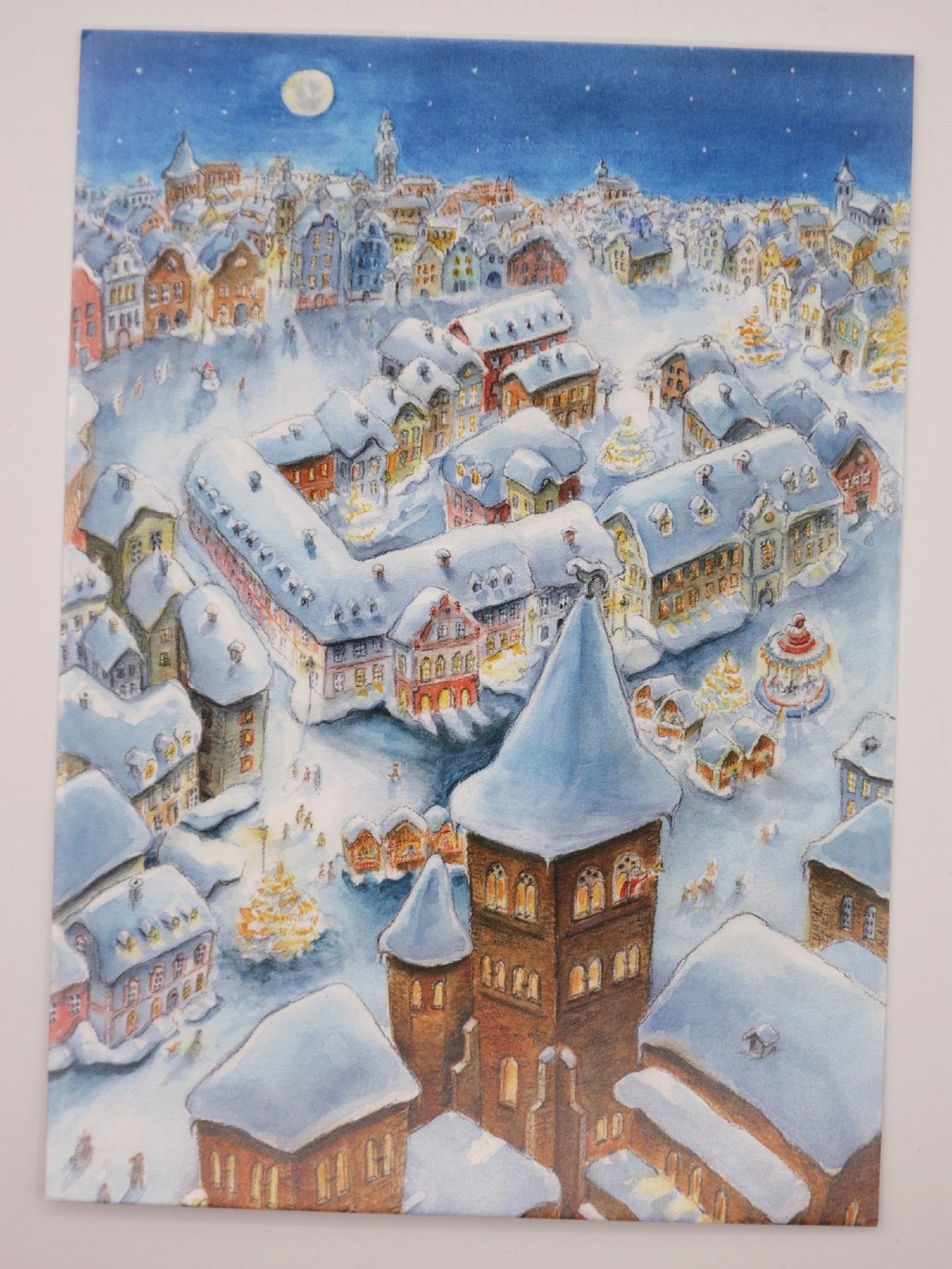 Postkarte Weihnachten in der Stadt von Dorle Schaussbreitner, Altstadt von oben mit Weihnachtsmarkt und Vollmond