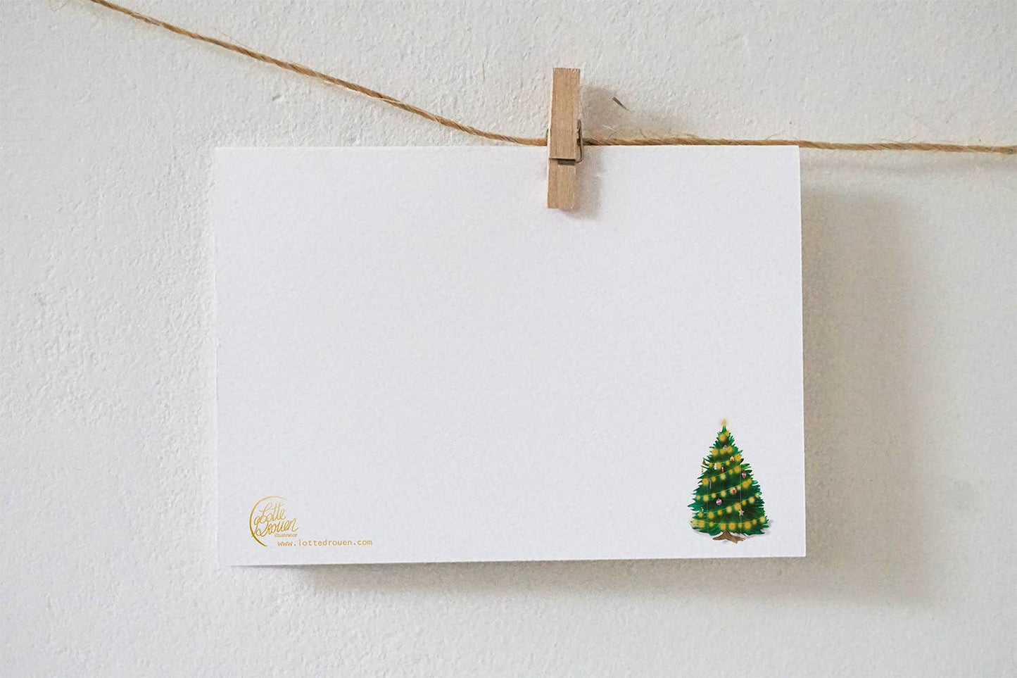 Ein Baum voller Geschichten - Postkarte von Lotte Drouwer