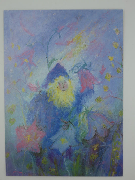 Kleiner Zwerg bei Glockenblume - Postkarte - Waldorf Art.Nr.PKSO249
