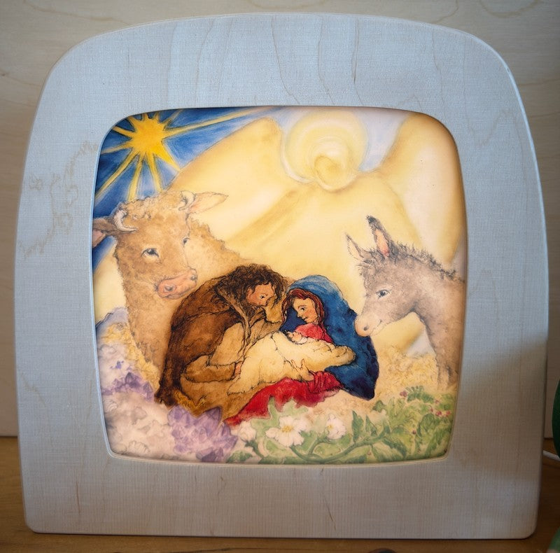 Adventsgeschichte Toverlux Motiv-Set MO127: vier wachsende Adventsbilder bis zur Krippenszene mit Stern und Engel – für die Magische Lampe und den Adventskalender-Ritual am Jahreszeitentisch