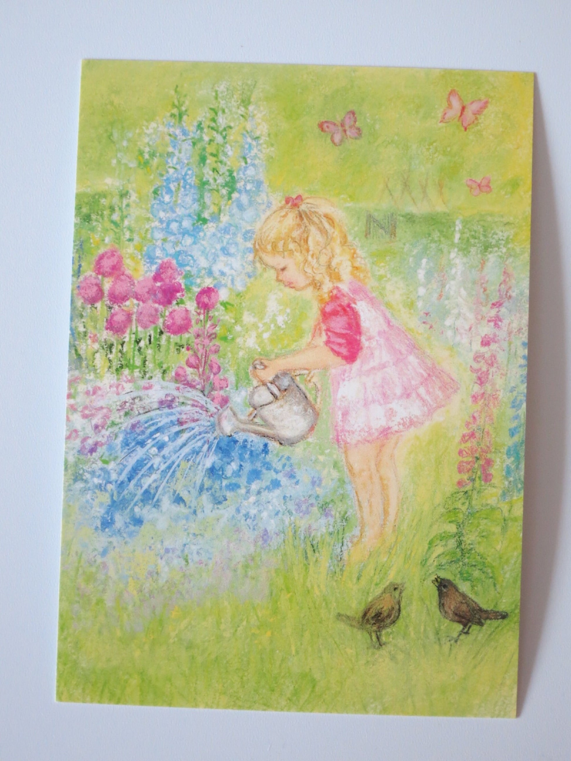Postkarte Blumen giessen Marjan van Zeyl, Nahaufnahme der gedruckten Karte