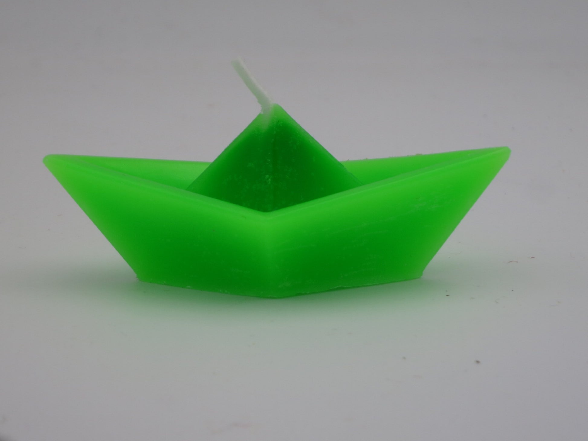 Bunte Papierbootkerzen als Deko und Zubehör