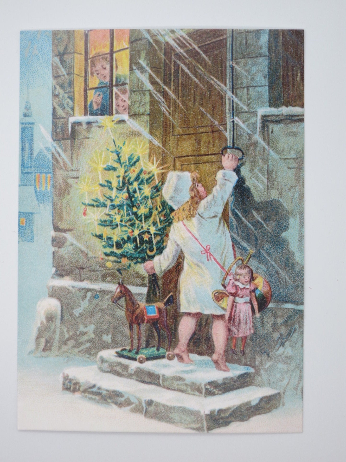 Weihnachtspostkarte Das Christkind klingelt an der Tür – historische Illustration, PKWI108