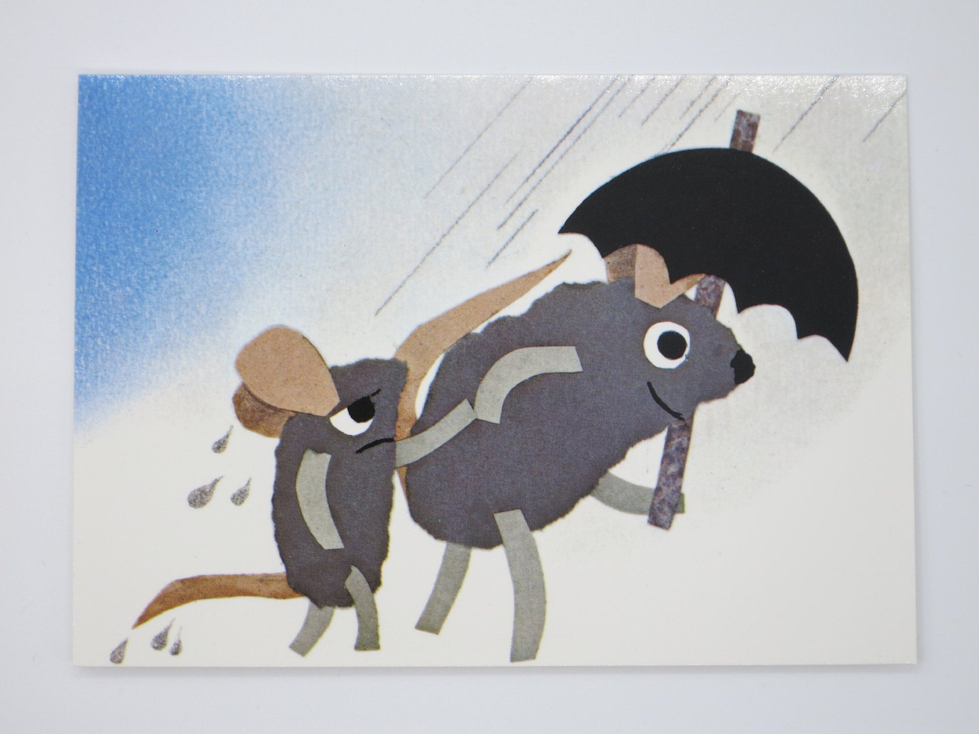 Postkarte Frederick-Maus mit Regenschirm im Regen – PKGR41