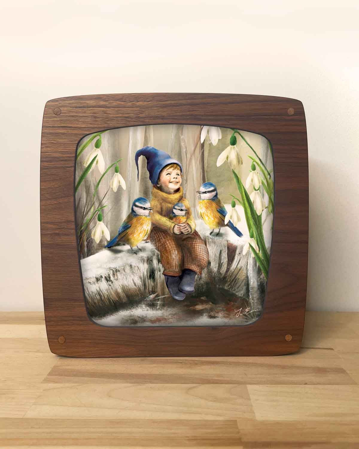 Frühlings Ankunft  Toverlux MO148:
Kleiner Wichtel mit Meisen und Schneeglöckchen-Für die Magische Lampe