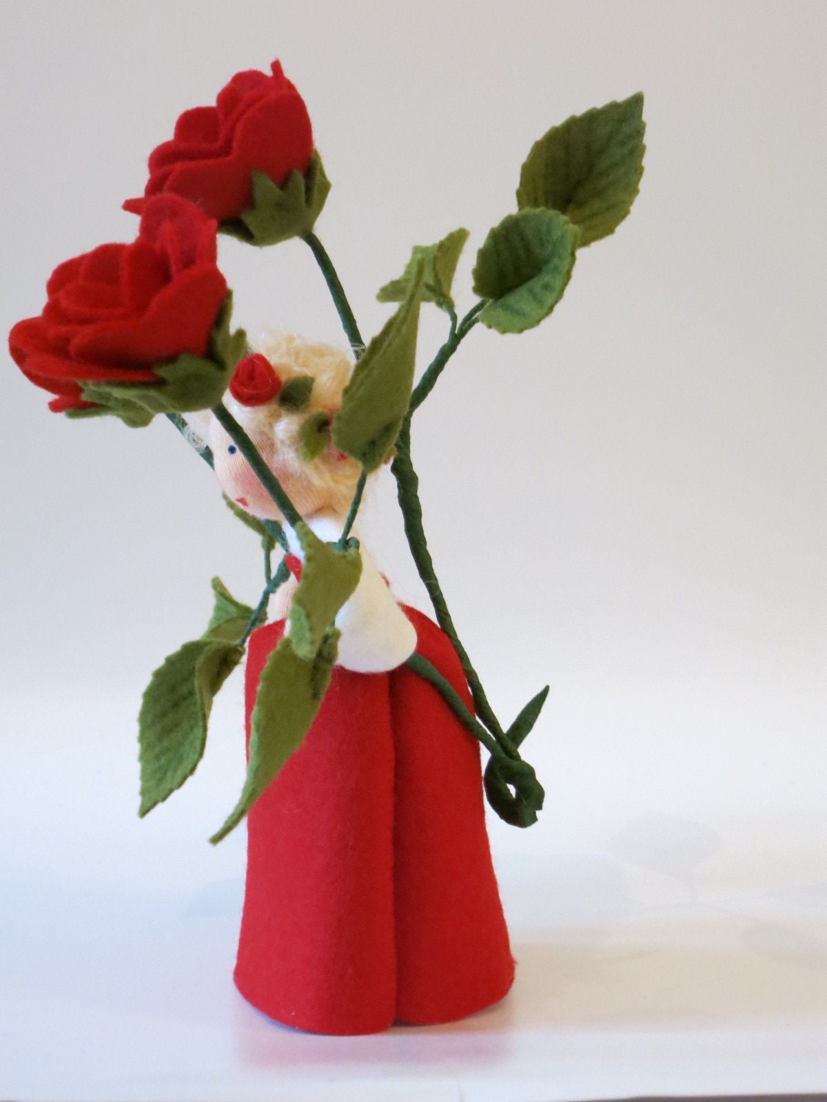 Rückansicht des Große-Rose-Waldorf-Blumenkindes