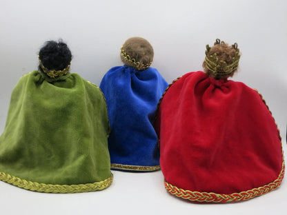 Heilige Drei Könige Blumenkinder, Rückansicht mit grünem, blauem und rotem Samtumhang – Waldorf Jahreszeitentisch, Art. WI27