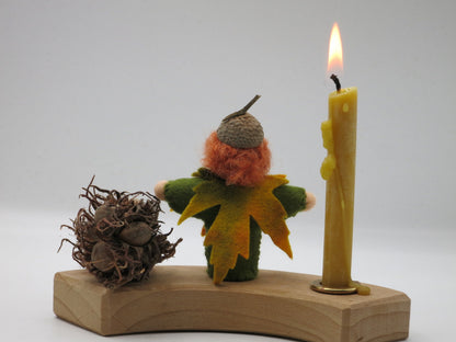 Herbstblatt Geburtstagsring-Stecker aus Wollfilz, Rueckansicht mit Eichelkappe, Art. HE19