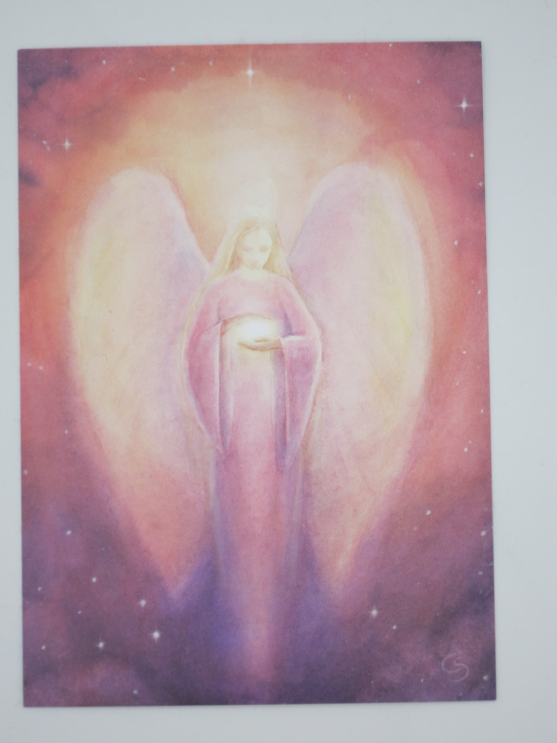 Schutzengel-Postkarte Herzenslicht Engel haelt Lichtkugel, Postkarte von Corinna Schwerdtfeger