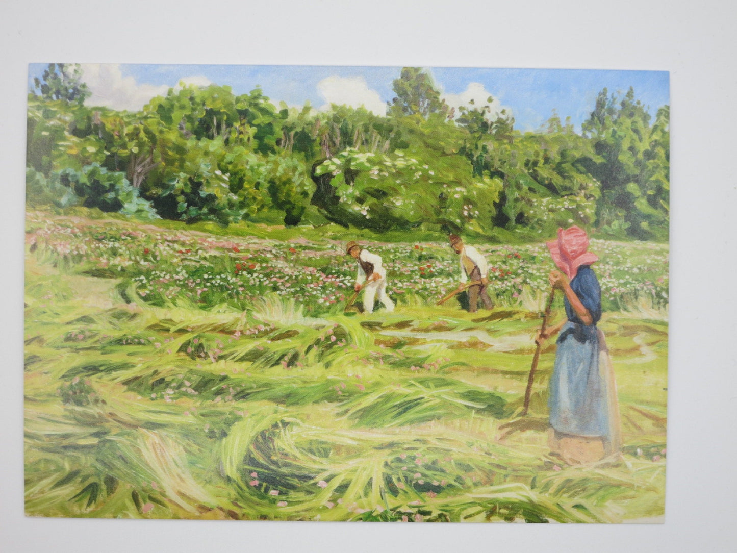 Kunst-Postkarte Heuernte von Peter Hansen – Landarbeiter beim Maehen und Rechen