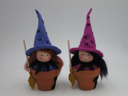Hexentöpfchen Art. HE64 in Lila und Rosa, handgefertigte Halloween Deko aus Wollfilz für den Waldorf-Jahreszeitentisch.