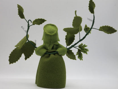 Rückansicht des Hopfens Art. HE39 mit Blattmütze, Waldorf-Jahreszeitentisch Herbst.