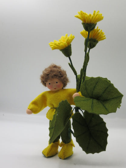 Huflattich-Junge, Waldorf Jahreszeitentisch Blumenkind aus Wollfilz mit gelben Huflattichblüten