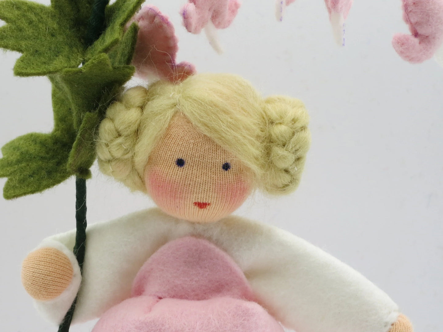 Tränendes Herz - Blumenkind für den Jahreszeitentisch - handgefertigte Blumenkinder - Art. FR46