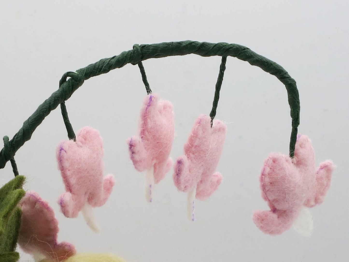 Tränendes Herz - Blumenkind für den Jahreszeitentisch - handgefertigte Blumenkinder - Art. FR46