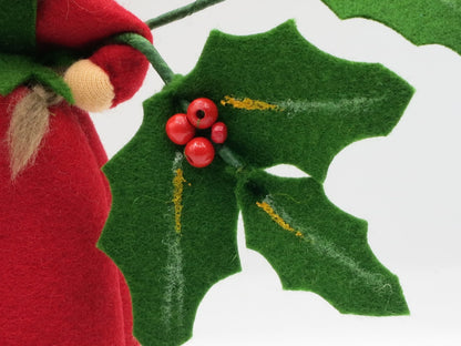 Ilex Blumenkind Nahaufnahme, rote Beerenbüschel am stacheligen Filzblatt, Art. WI57
