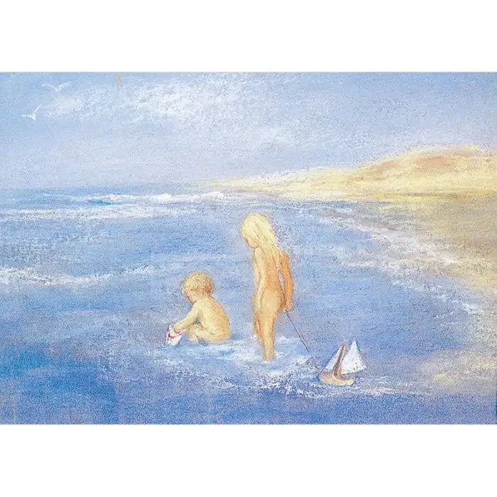 Waldorf Postkarte Im Meer von Marjan van Zeyl – Kinder spielen im flachen Wasser mit Spielzeugboot
