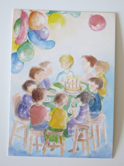 Waldorf Postkarte Kindergeburtstag von Johanna Schneider: Kinder am Tisch mit Torte und Luftballons