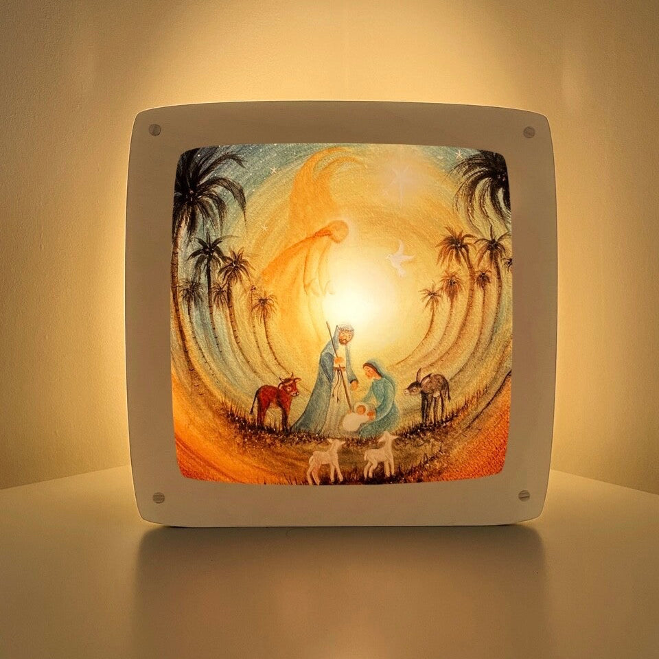 Weihnachtskrippe Toverlux Motiv MO46 'Es war einmal': Maria, Josef und das Kind mit Ochse, Esel und Schafen unter dem Stern von Bethlehem – für die Magische Lampe und den Adventstisch