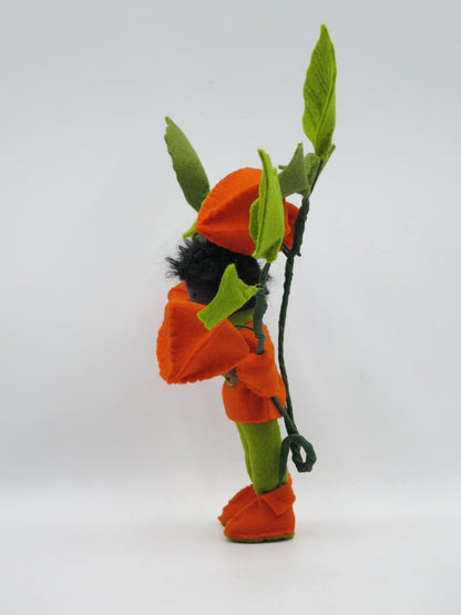 Lampionblume-Junge Art. HE49 mit blondem Lockenhaar zwischen Physalis-Zweig, Waldorf-Blumenkind Herbst.
