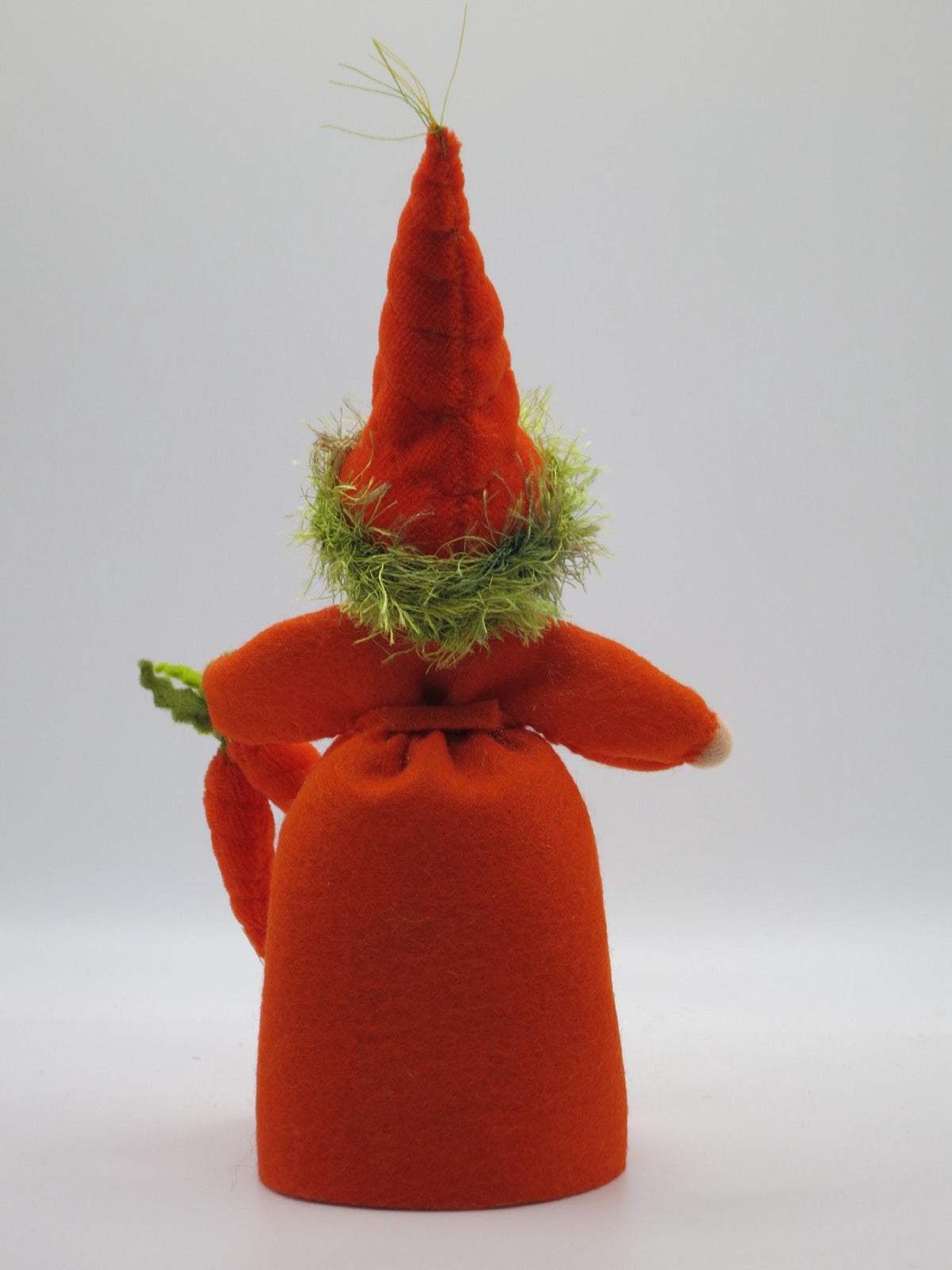 Rückansicht des Möhrenkind Waldorf Jahreszeitentisch Blumenkindes in Orange