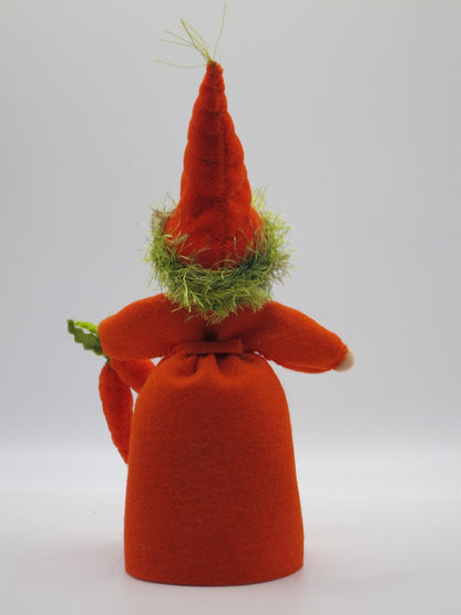 Rückansicht des Möhrenkind Waldorf Jahreszeitentisch Blumenkindes in Orange