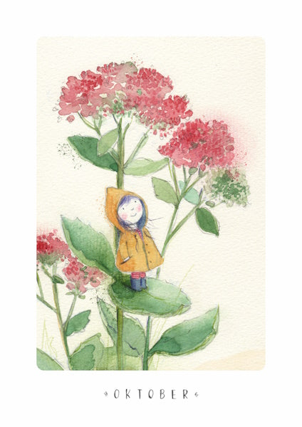 Kind im gelben Regenmantel zwischen Fetthennen-Blüten – Monatskarte Oktober von Stefanie Messing