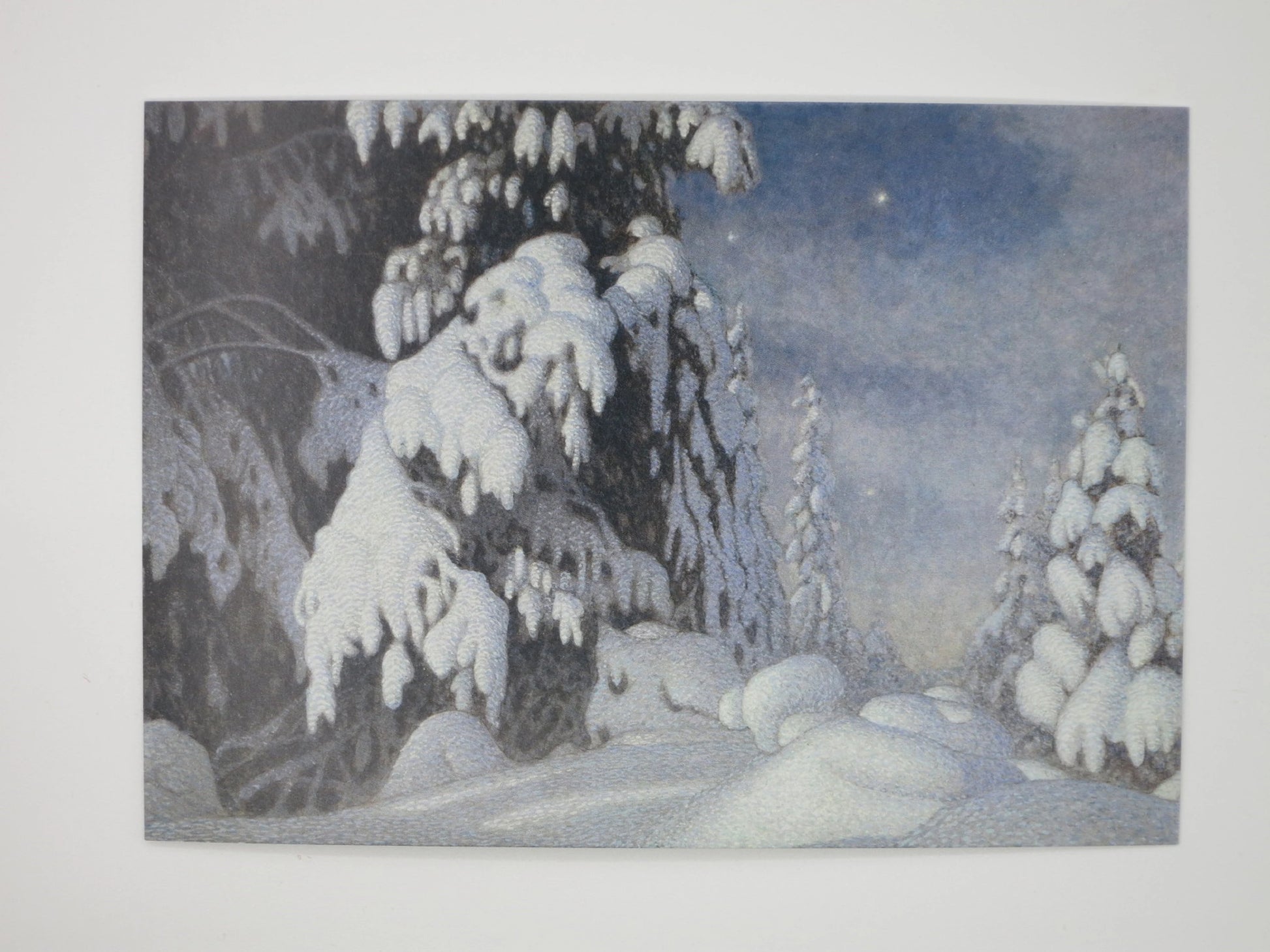 Mondschein im Winter Kunst-Postkarte – verschneiter Winterwald mit Stern, Gustaf Fjaestad, Jahreszeitentisch