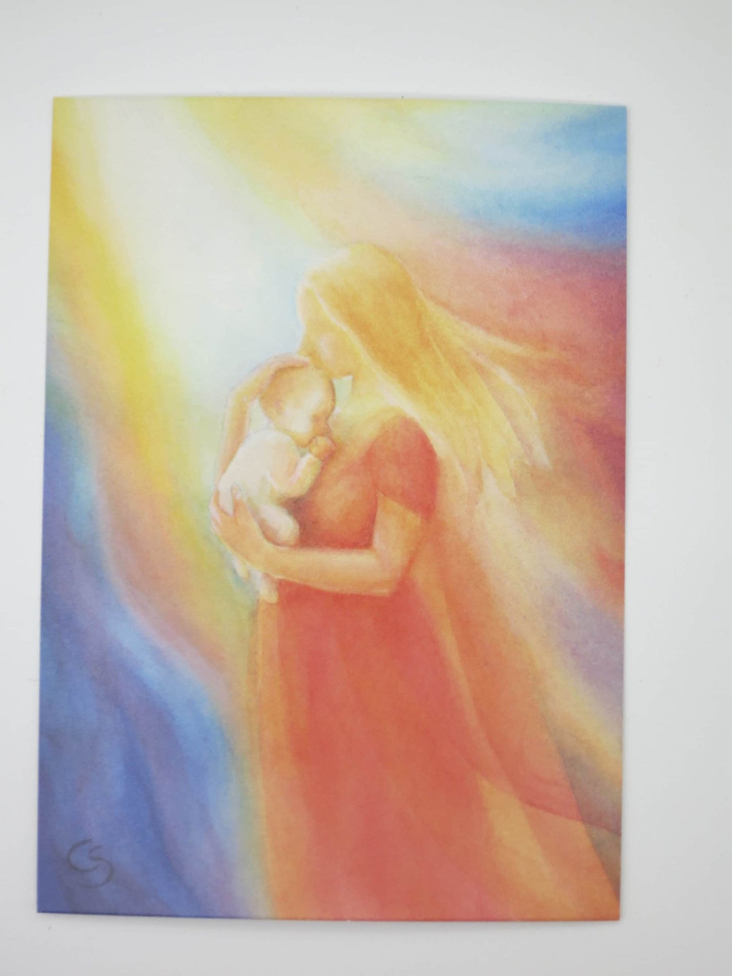 Postkarte Mutter und Kind von Corinna Schwerdtfeger – Mutter kuesst ihr Baby im Regenbogenlicht