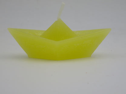 Papierbootkerze in Farbe als Schwimmkerze