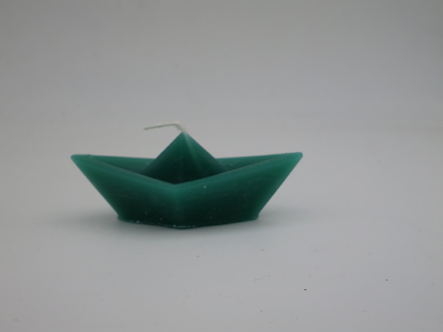 Bunte Papierbootkerzen KE1 in Wasserschale