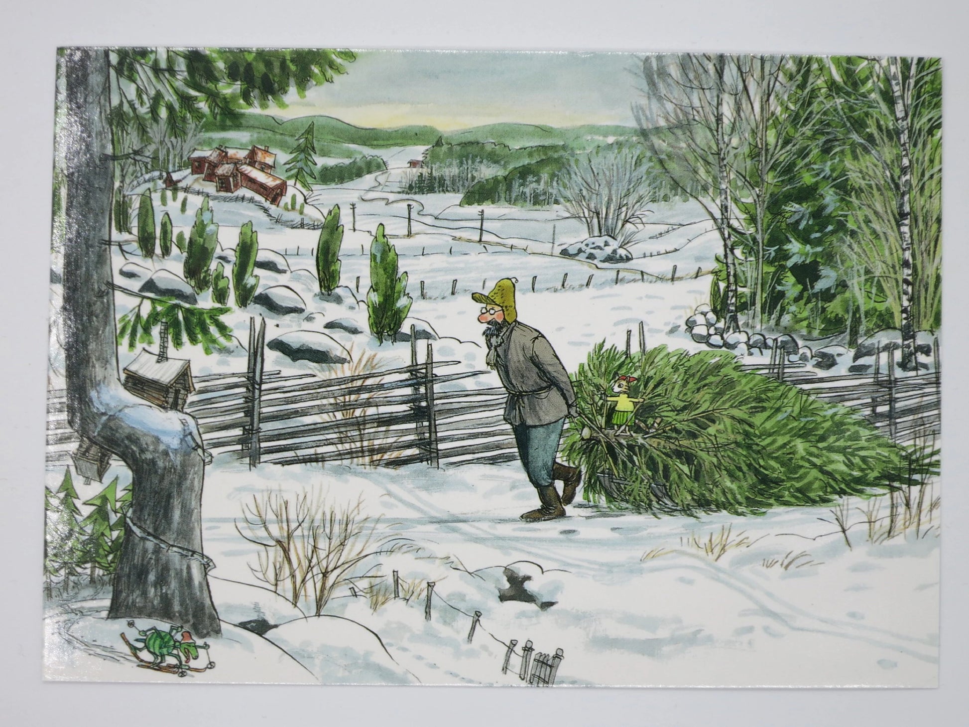 Postkarte für Kinder: Pettersson traegt Weihnachtsbaum durch den Schnee, Findus huckepack, Kunst-Postkarte von Sven Nordqvist