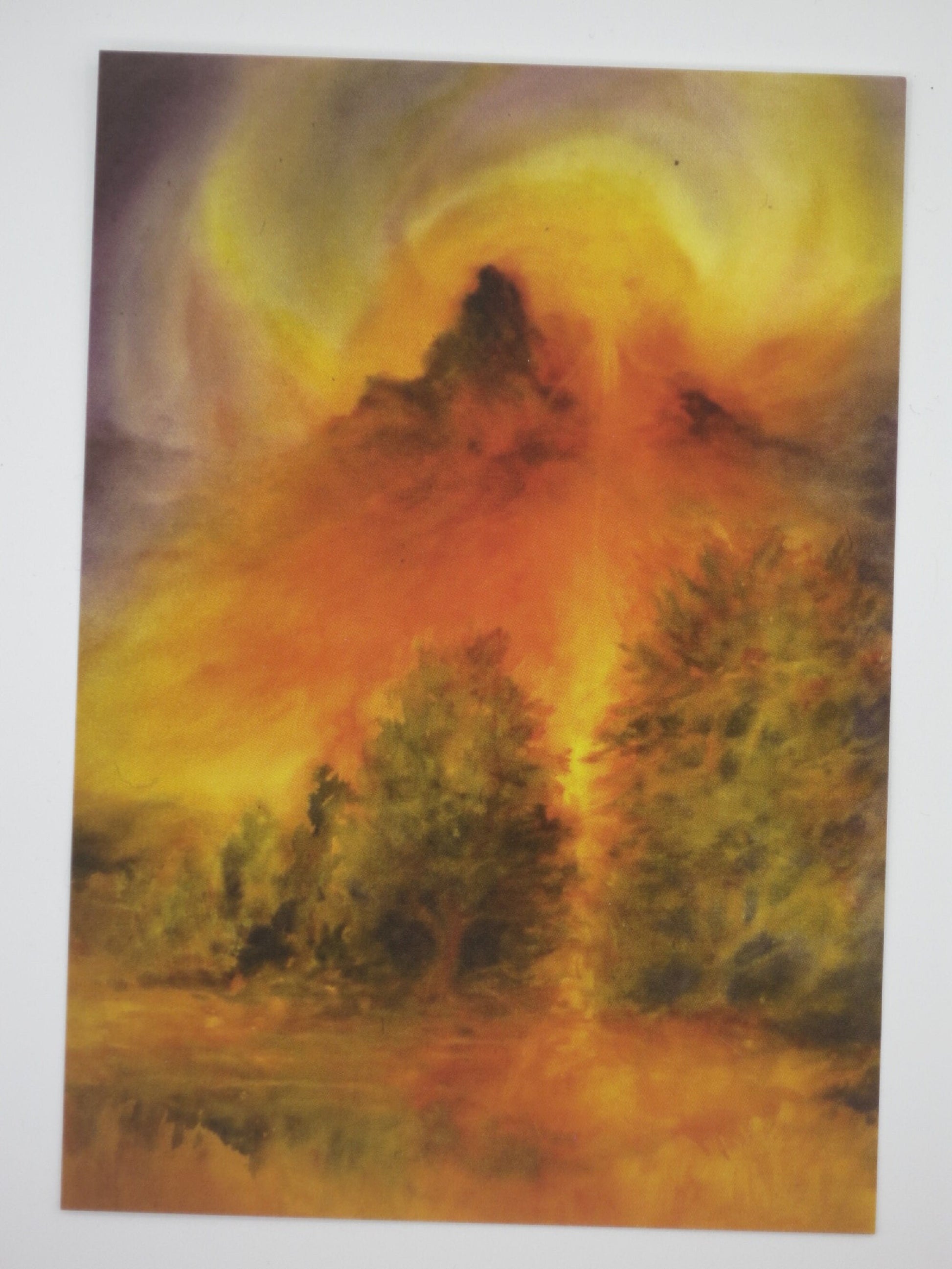 Postkarte Herbstlandschaft von David Newbatt: glühender Sonnenuntergang über Baumsilhouetten